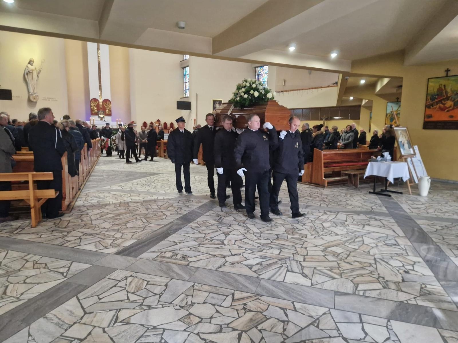 Zdjęcie w galerii na portalu naszraciborz.pl: W Wodzisławiu Śląskim pożegnano komendanta raciborskich strażaków wiadomości z regionu