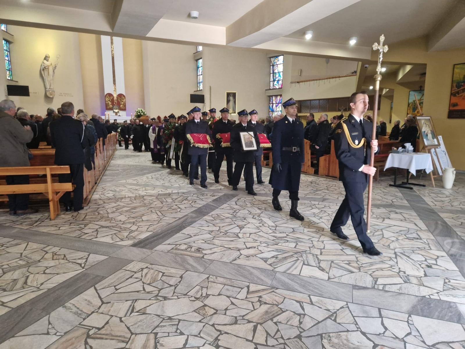 Zdjęcie w galerii na portalu naszraciborz.pl: W Wodzisławiu Śląskim pożegnano komendanta raciborskich strażaków wiadomości z regionu