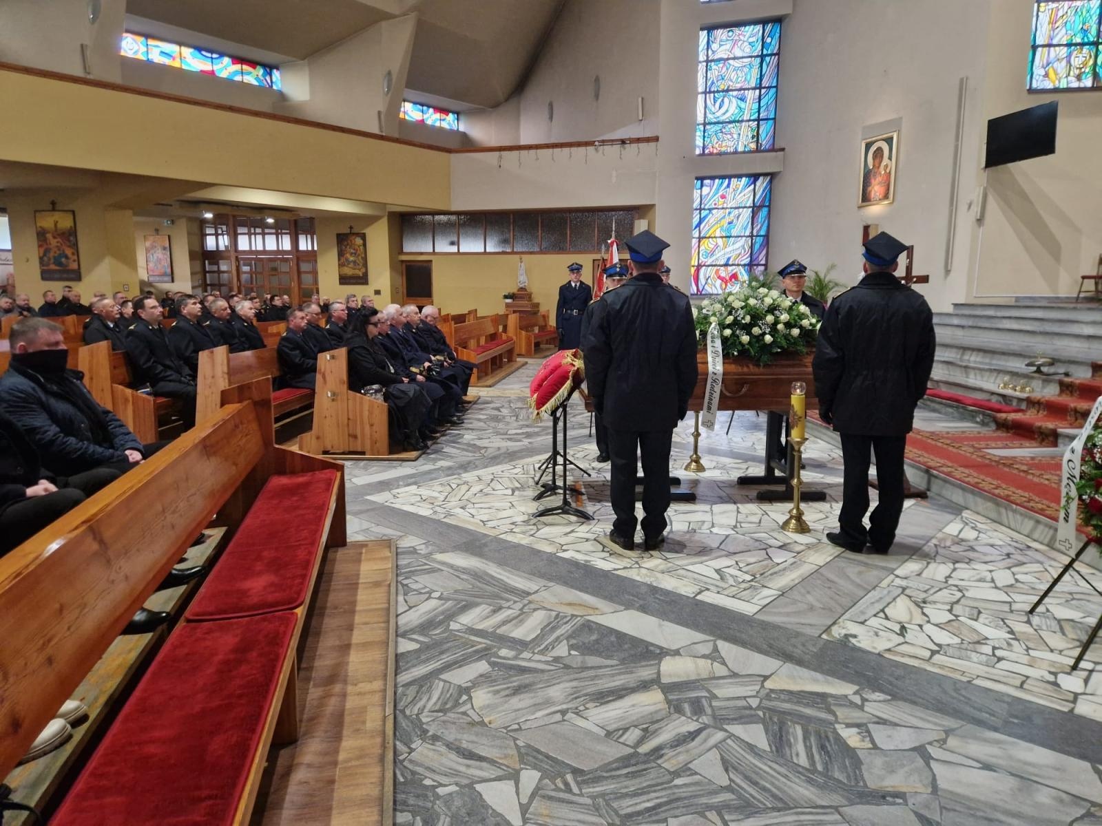 Zdjęcie w galerii na portalu naszraciborz.pl: W Wodzisławiu Śląskim pożegnano komendanta raciborskich strażaków wiadomości z regionu