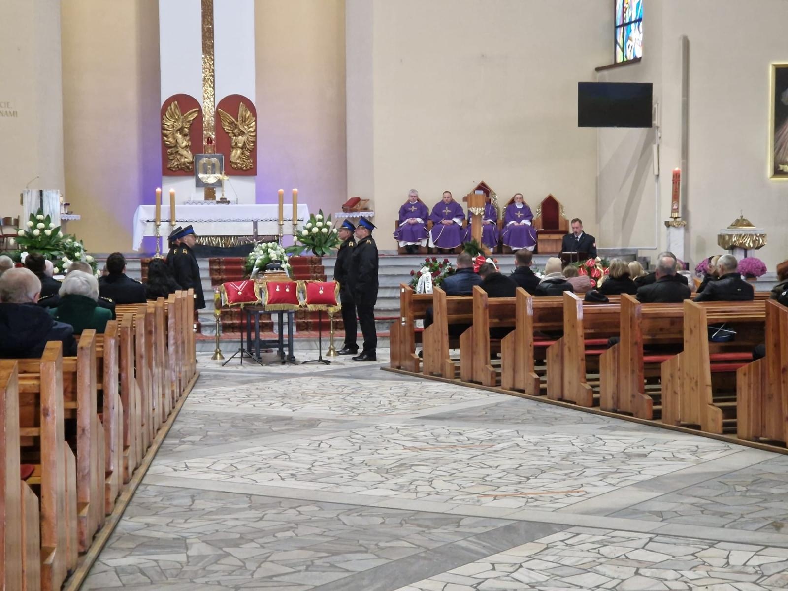 Zdjęcie w galerii na portalu naszraciborz.pl: W Wodzisławiu Śląskim pożegnano komendanta raciborskich strażaków wiadomości z regionu