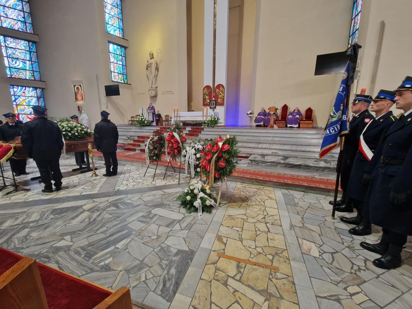 Zdjęcie w galerii na portalu naszraciborz.pl: W Wodzisławiu Śląskim pożegnano komendanta raciborskich strażaków wiadomości z regionu