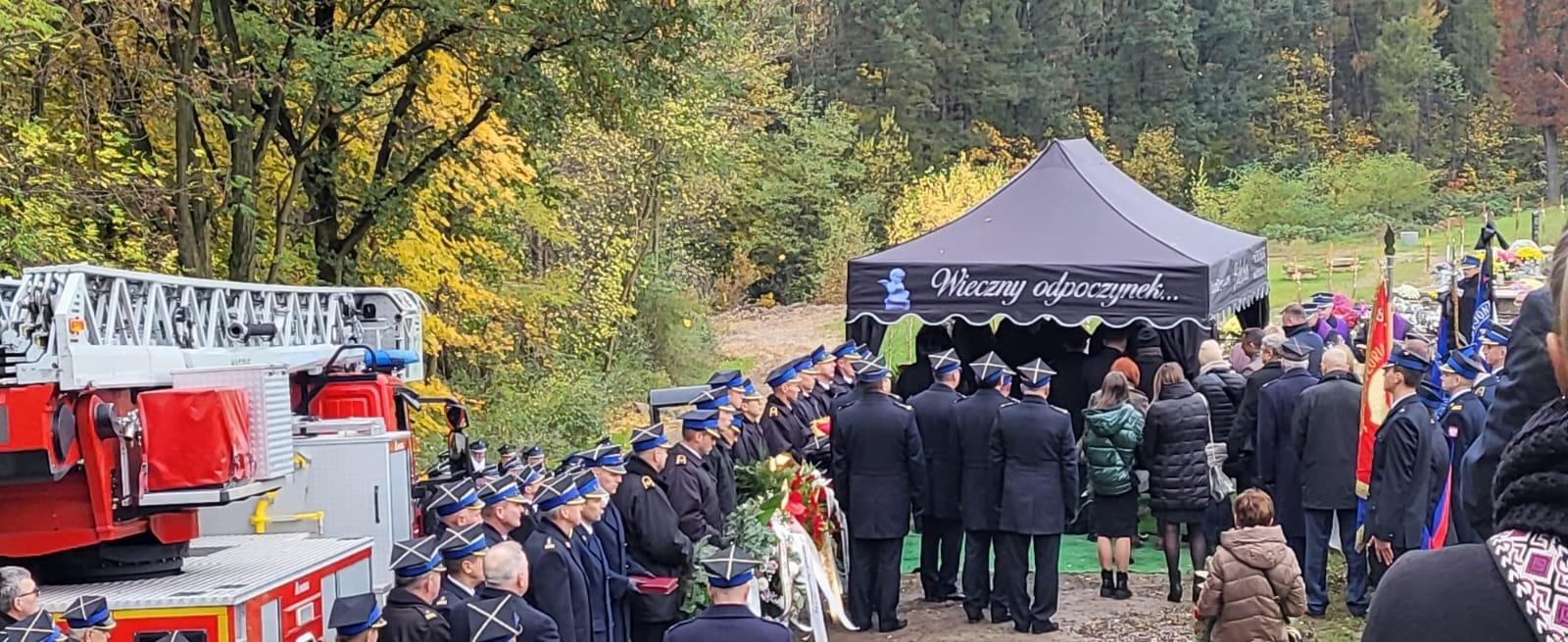 Zdjęcie w galerii na portalu naszraciborz.pl: W Wodzisławiu Śląskim pożegnano komendanta raciborskich strażaków wiadomości z regionu