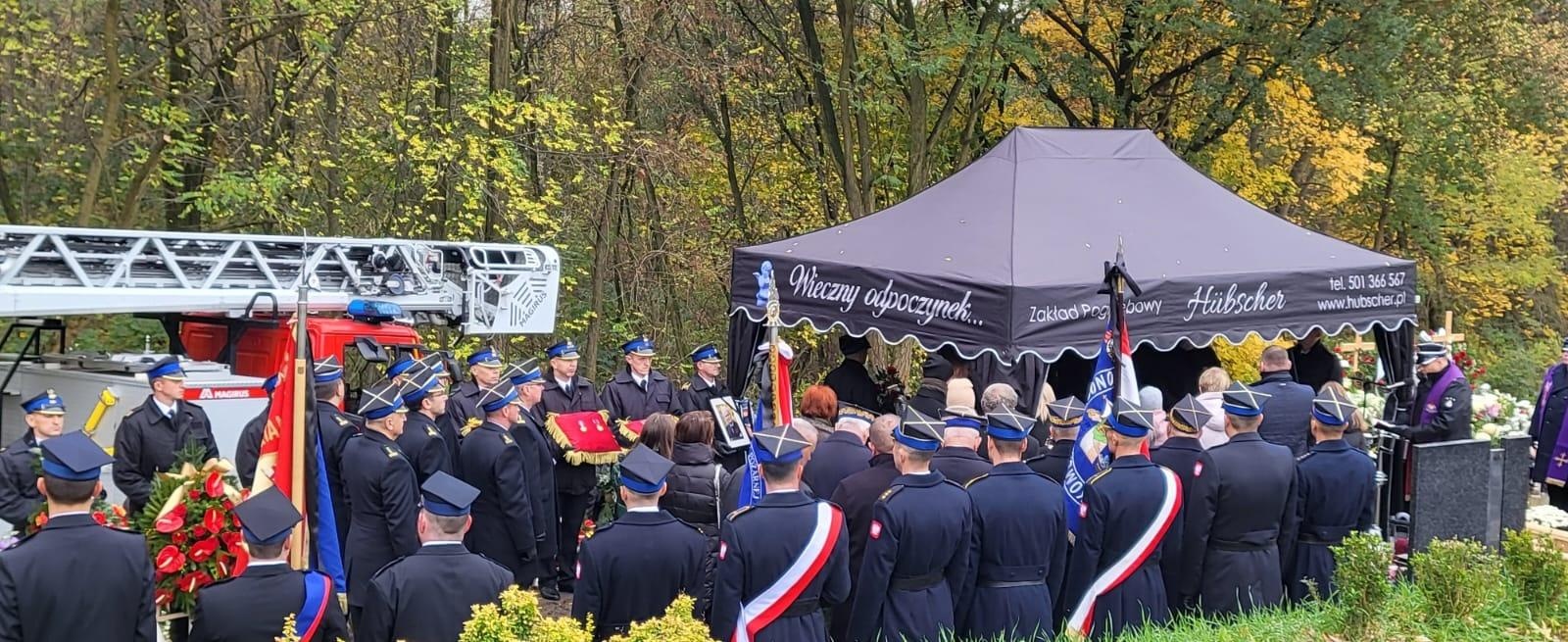 Zdjęcie w galerii na portalu naszraciborz.pl: W Wodzisławiu Śląskim pożegnano komendanta raciborskich strażaków wiadomości z regionu