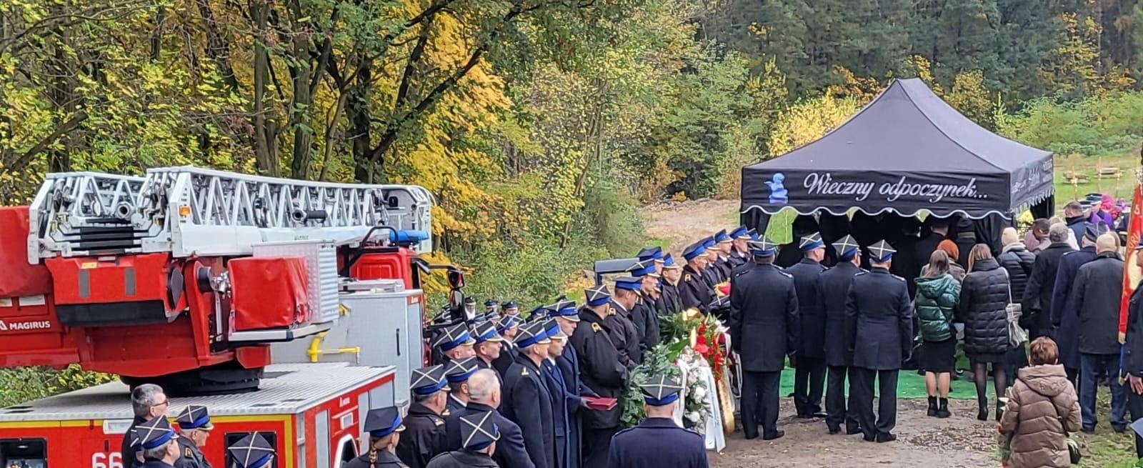 Zdjęcie w galerii na portalu naszraciborz.pl: W Wodzisławiu Śląskim pożegnano komendanta raciborskich strażaków wiadomości z regionu