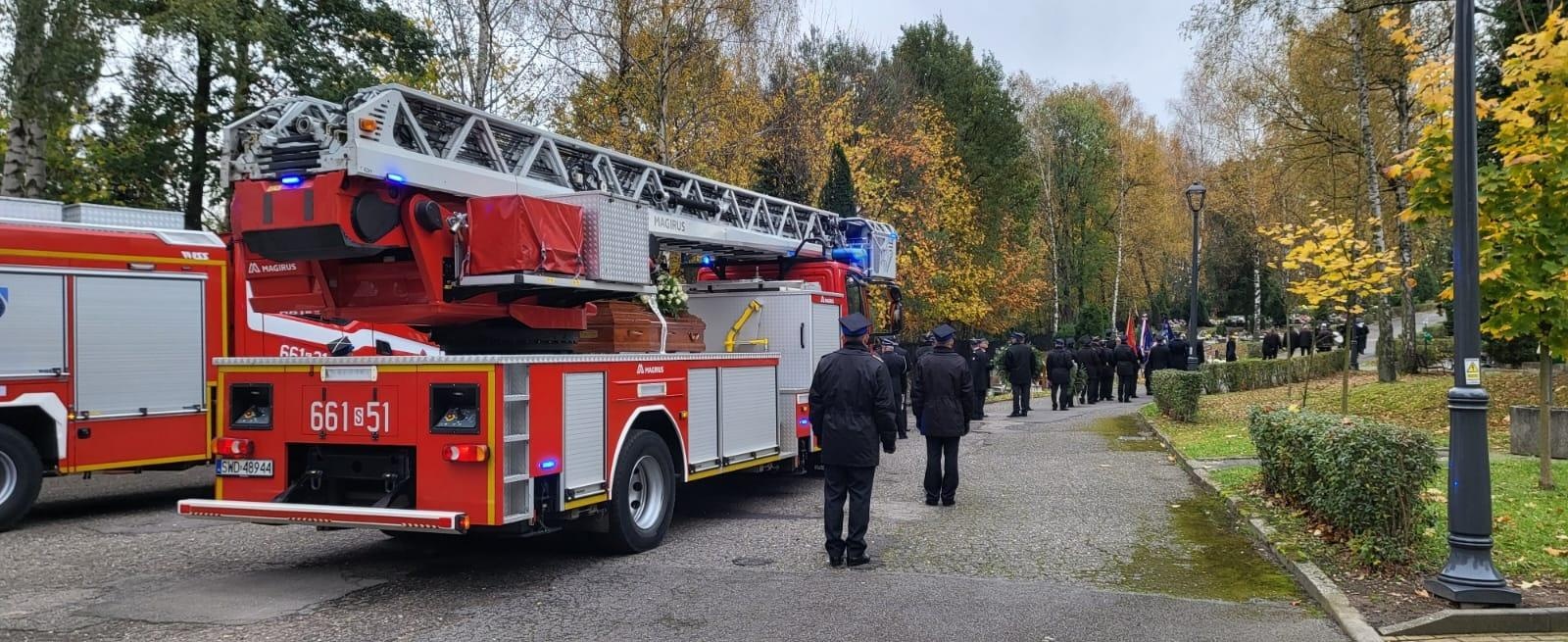 Zdjęcie w galerii na portalu naszraciborz.pl: W Wodzisławiu Śląskim pożegnano komendanta raciborskich strażaków wiadomości z regionu