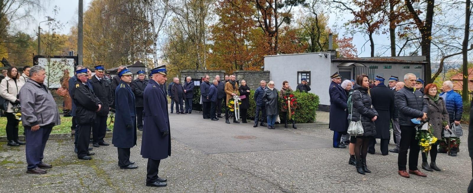 Zdjęcie w galerii na portalu naszraciborz.pl: W Wodzisławiu Śląskim pożegnano komendanta raciborskich strażaków wiadomości z regionu