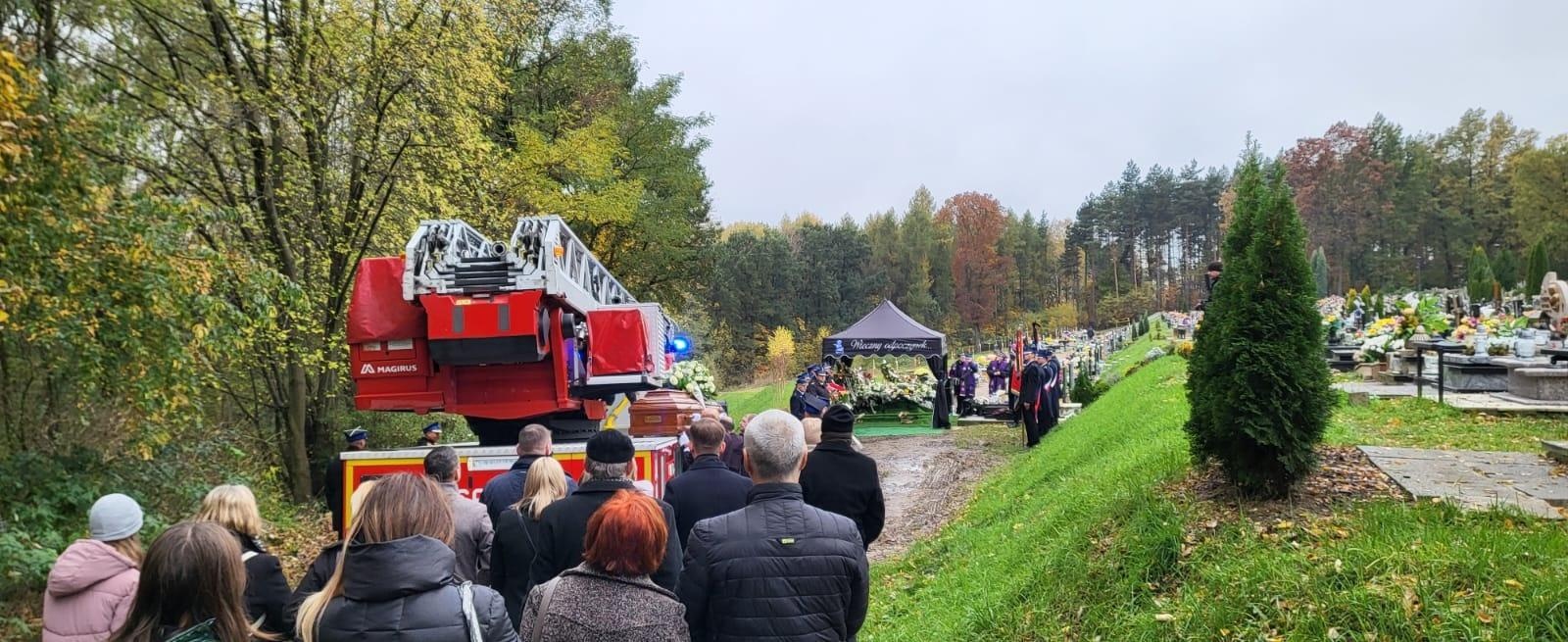 Zdjęcie w galerii na portalu naszraciborz.pl: W Wodzisławiu Śląskim pożegnano komendanta raciborskich strażaków wiadomości z regionu