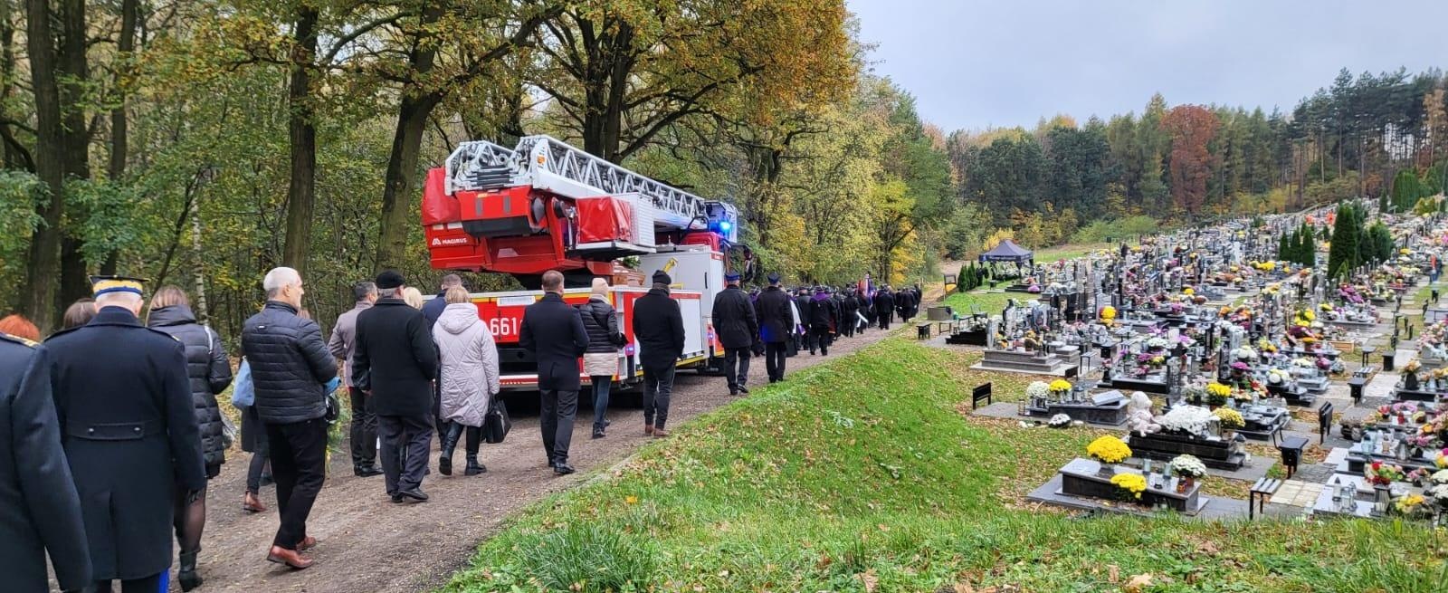 Zdjęcie w galerii na portalu naszraciborz.pl: W Wodzisławiu Śląskim pożegnano komendanta raciborskich strażaków wiadomości z regionu