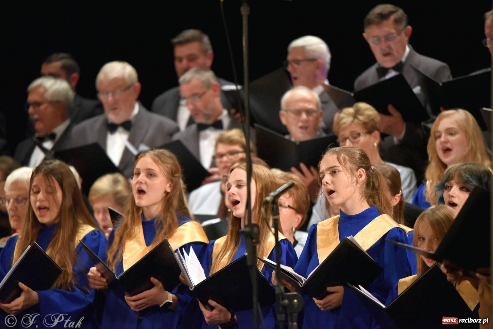 Zdjęcie w galerii na portalu naszraciborz.pl: Co nam w duszy gra. Koncert muzyki chóralnej w Strzesze wiadomości z regionu