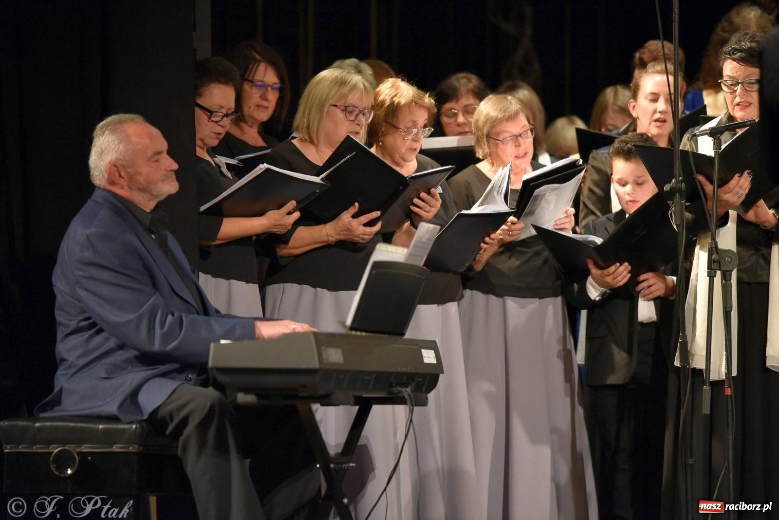 Zdjęcie w galerii na portalu naszraciborz.pl: Co nam w duszy gra. Koncert muzyki chóralnej w Strzesze wiadomości z regionu