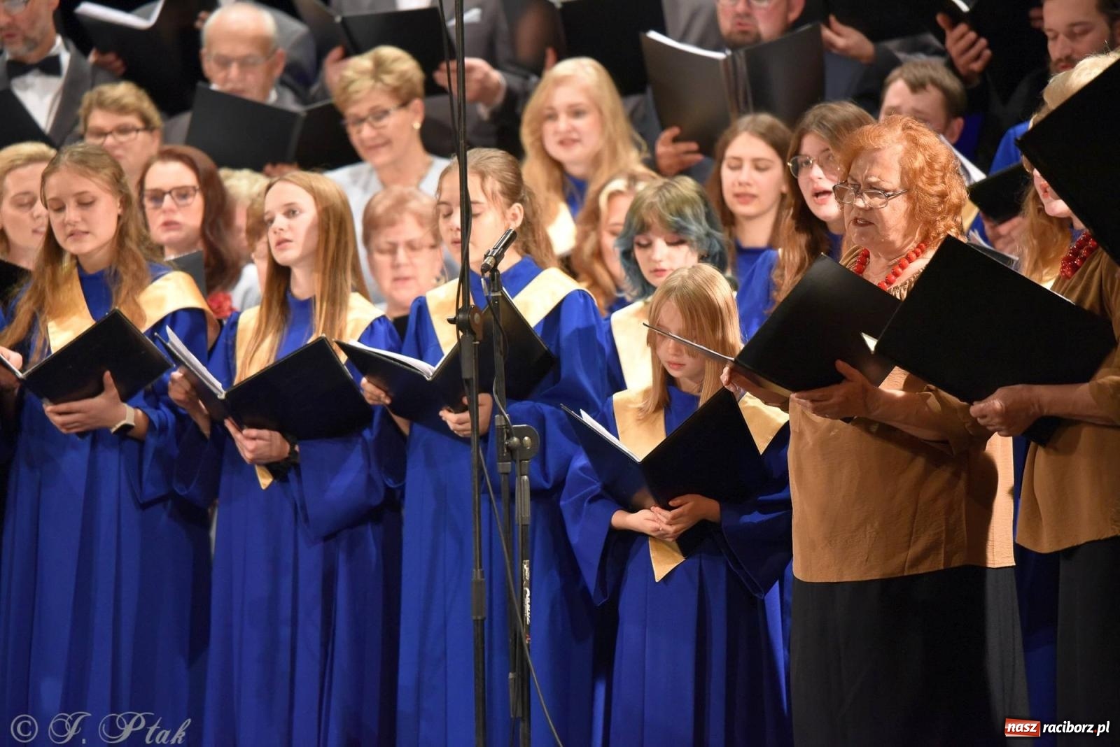 Zdjęcie w galerii na portalu naszraciborz.pl: Co nam w duszy gra. Koncert muzyki chóralnej w Strzesze wiadomości z regionu