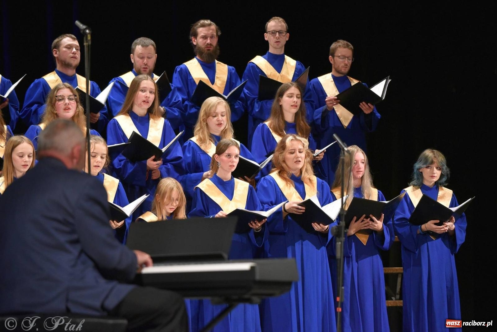 Zdjęcie w galerii na portalu naszraciborz.pl: Co nam w duszy gra. Koncert muzyki chóralnej w Strzesze wiadomości z regionu