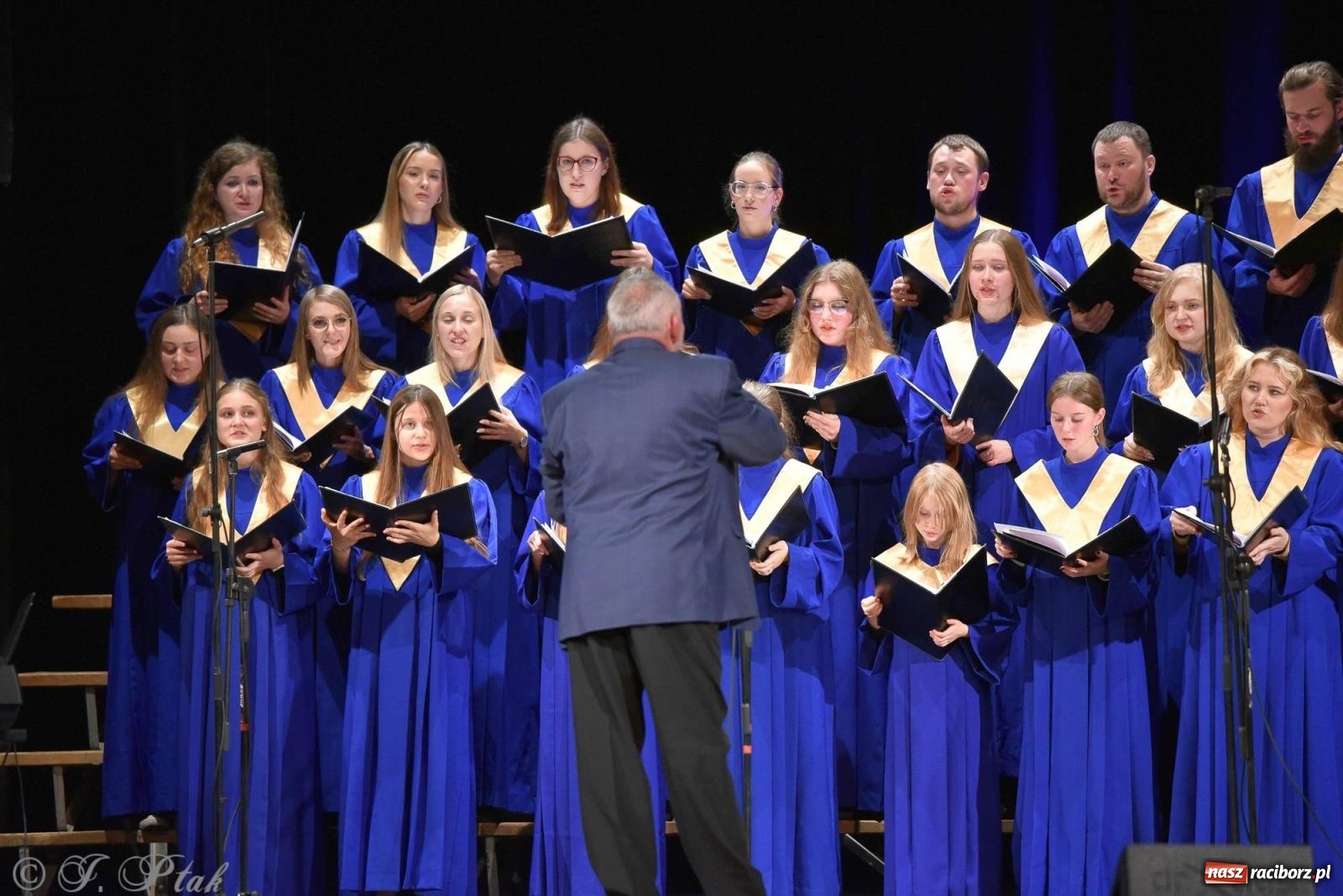 Zdjęcie w galerii na portalu naszraciborz.pl: Co nam w duszy gra. Koncert muzyki chóralnej w Strzesze wiadomości z regionu