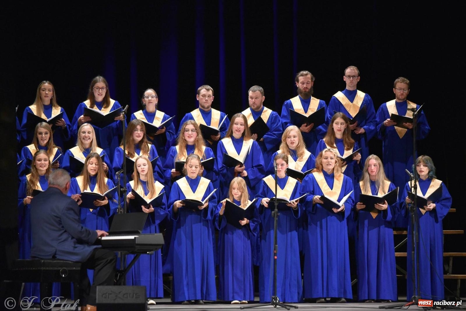Zdjęcie w galerii na portalu naszraciborz.pl: Co nam w duszy gra. Koncert muzyki chóralnej w Strzesze wiadomości z regionu