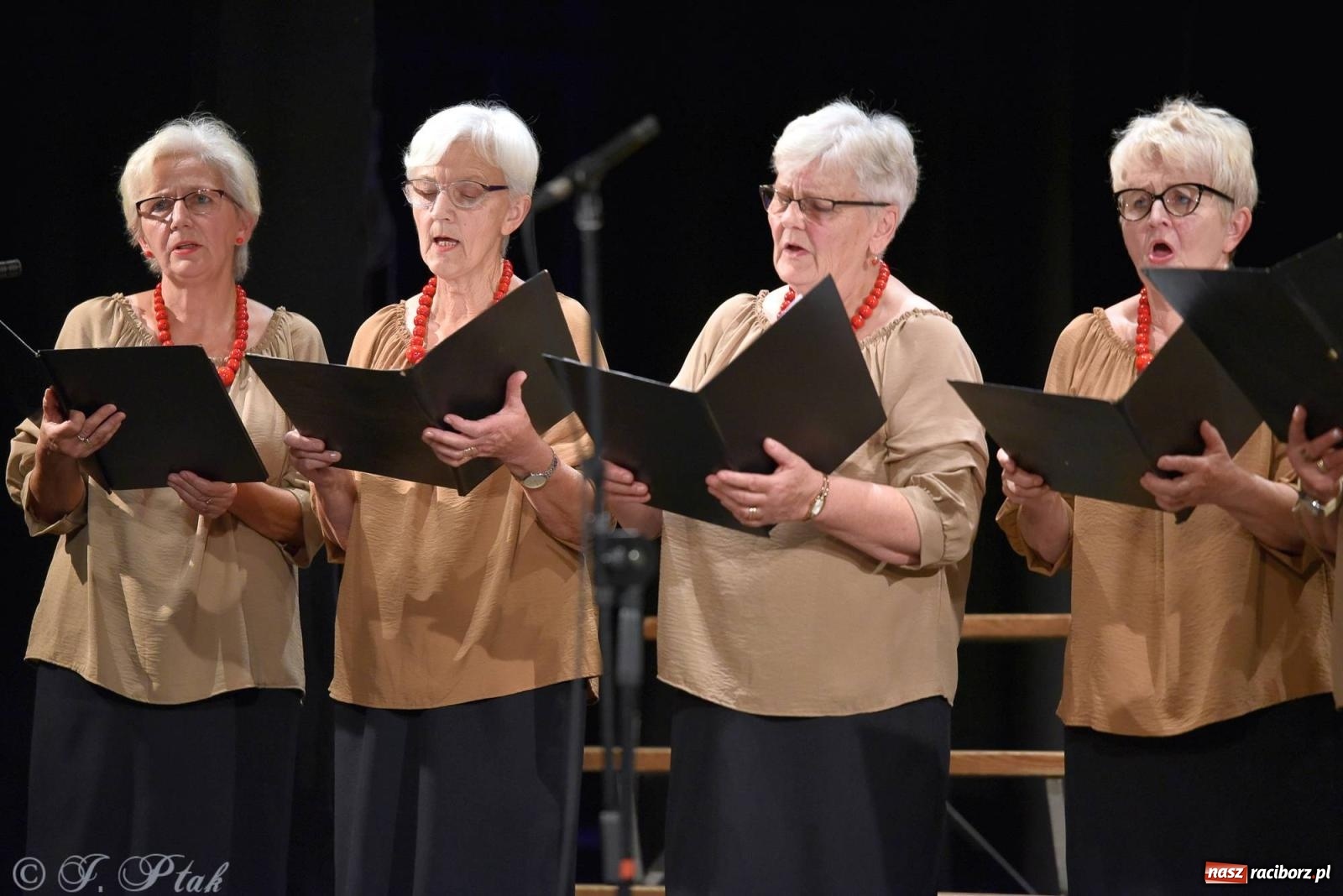Zdjęcie w galerii na portalu naszraciborz.pl: Co nam w duszy gra. Koncert muzyki chóralnej w Strzesze wiadomości z regionu