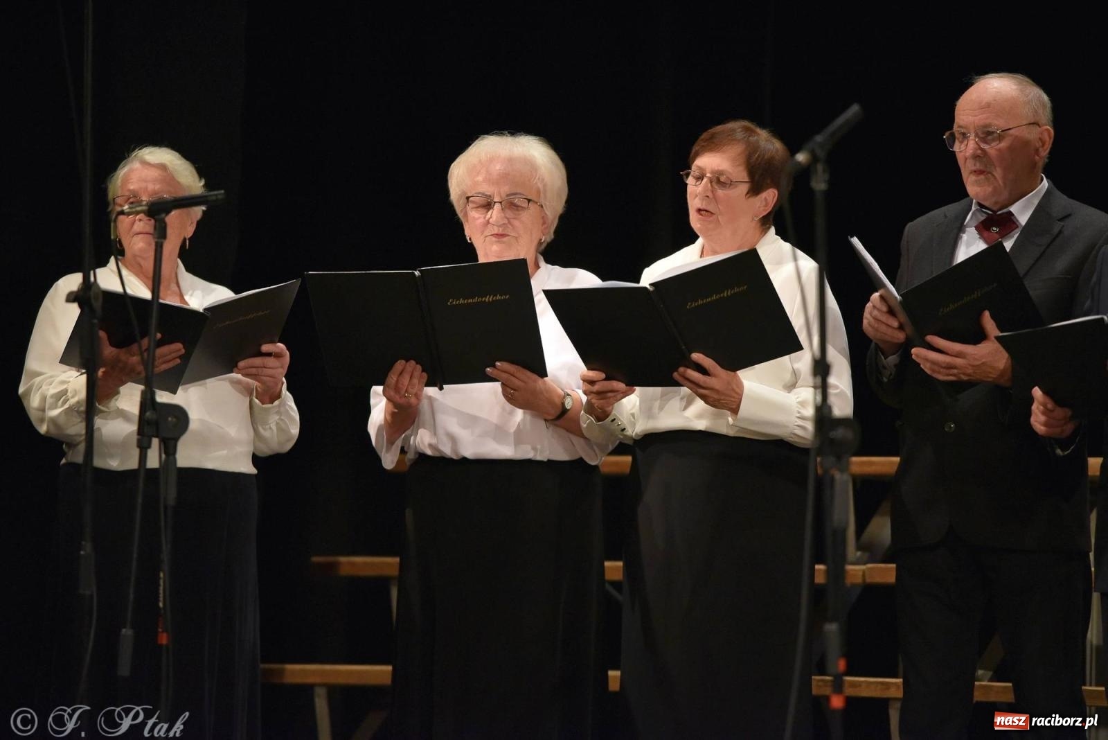 Zdjęcie w galerii na portalu naszraciborz.pl: Co nam w duszy gra. Koncert muzyki chóralnej w Strzesze wiadomości z regionu