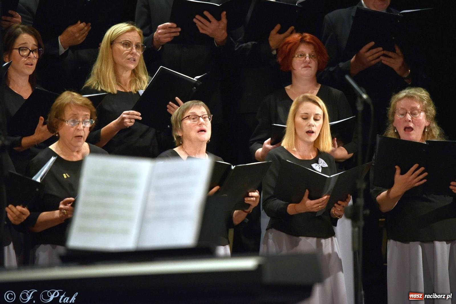 Zdjęcie w galerii na portalu naszraciborz.pl: Co nam w duszy gra. Koncert muzyki chóralnej w Strzesze wiadomości z regionu