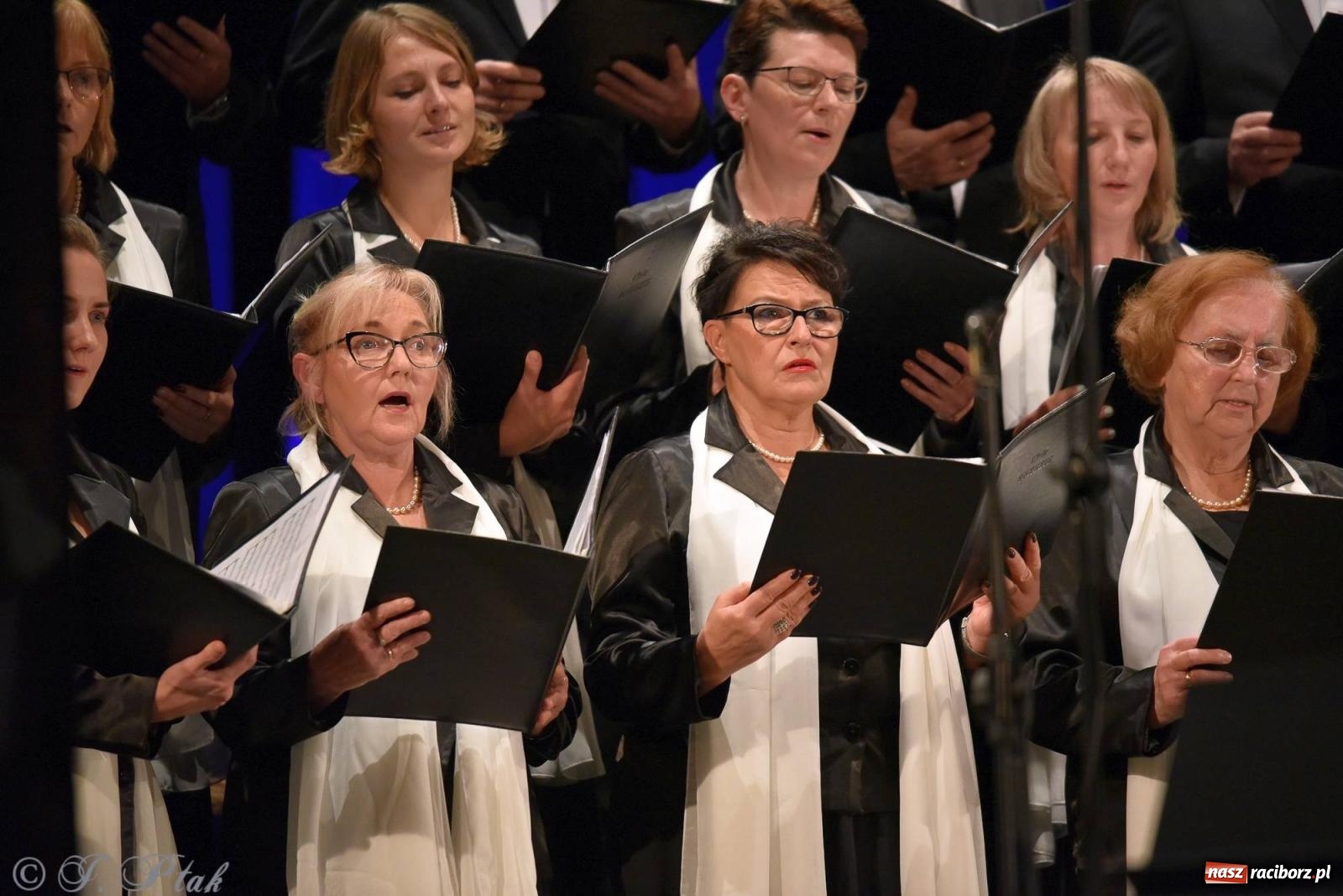 Zdjęcie w galerii na portalu naszraciborz.pl: Co nam w duszy gra. Koncert muzyki chóralnej w Strzesze wiadomości z regionu