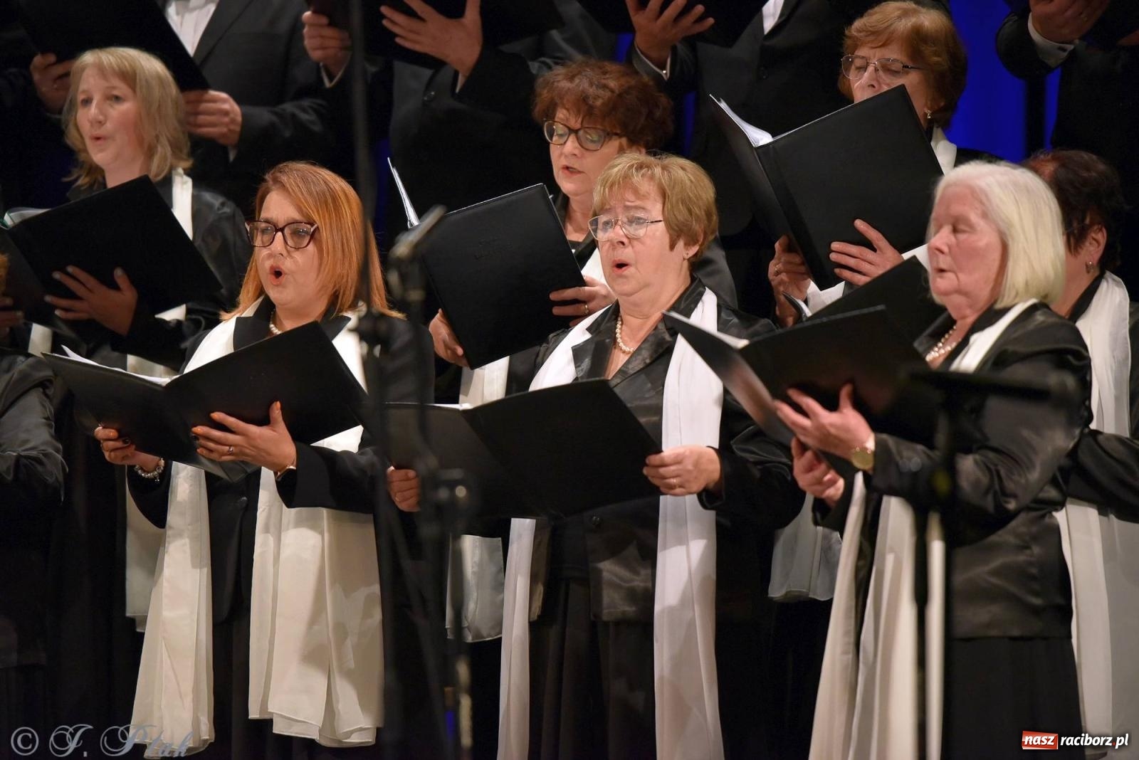 Zdjęcie w galerii na portalu naszraciborz.pl: Co nam w duszy gra. Koncert muzyki chóralnej w Strzesze wiadomości z regionu