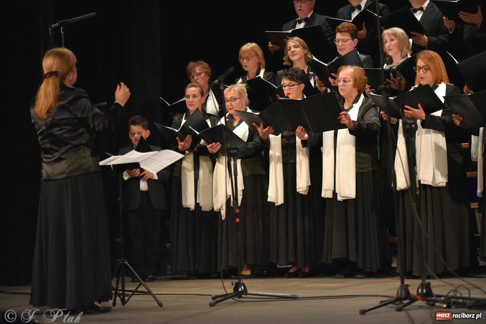Zdjęcie w galerii na portalu naszraciborz.pl: Co nam w duszy gra. Koncert muzyki chóralnej w Strzesze wiadomości z regionu