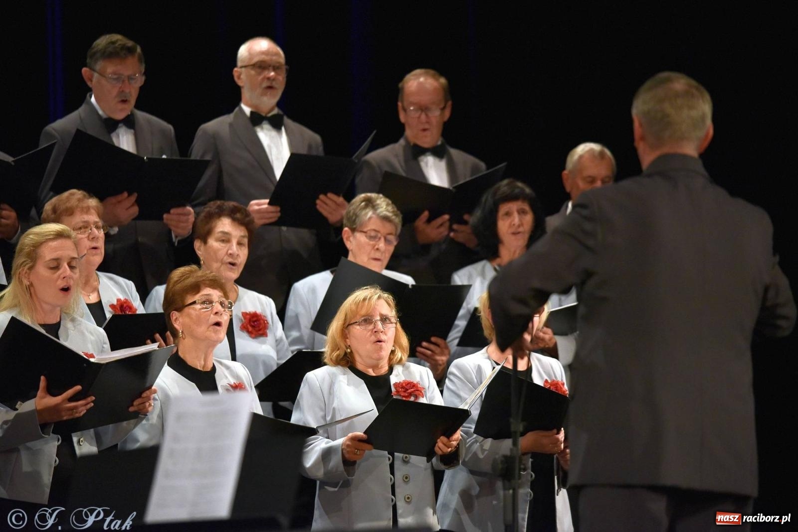 Zdjęcie w galerii na portalu naszraciborz.pl: Co nam w duszy gra. Koncert muzyki chóralnej w Strzesze wiadomości z regionu
