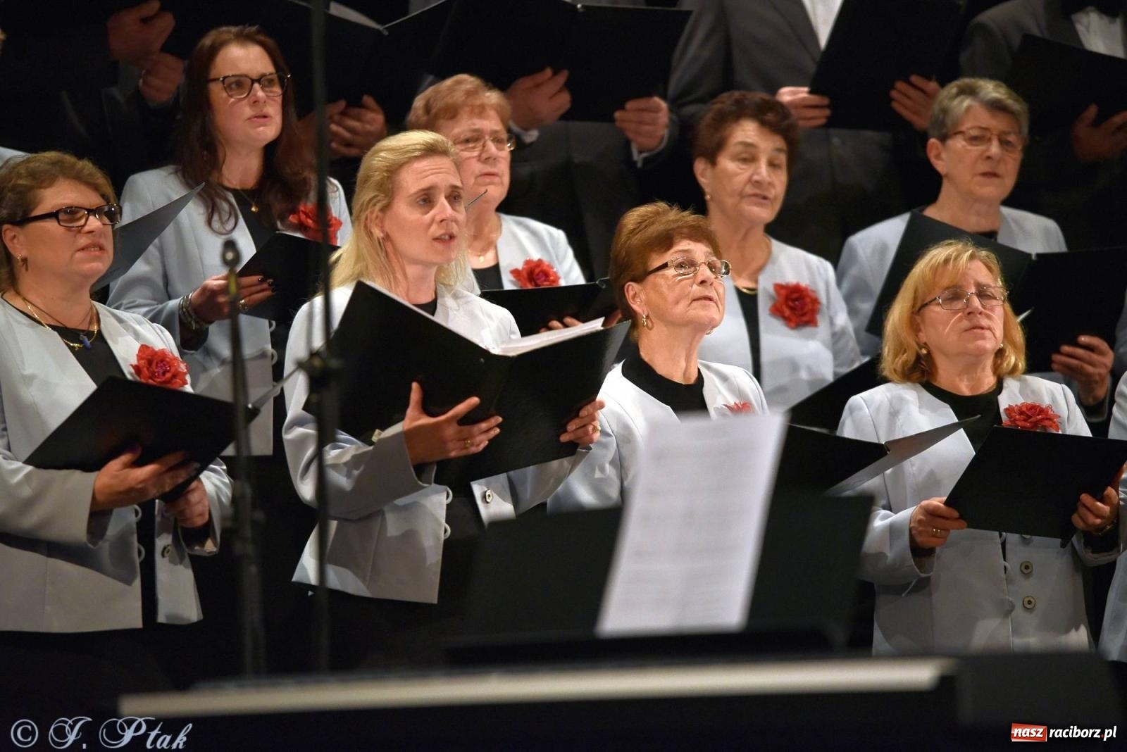 Zdjęcie w galerii na portalu naszraciborz.pl: Co nam w duszy gra. Koncert muzyki chóralnej w Strzesze wiadomości z regionu
