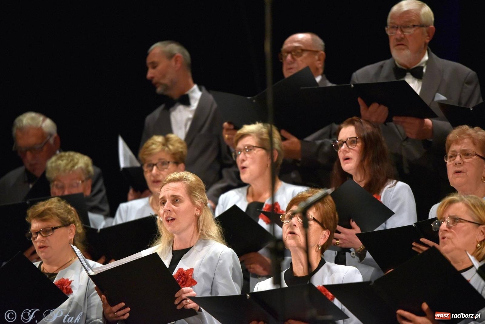 Zdjęcie w galerii na portalu naszraciborz.pl: Co nam w duszy gra. Koncert muzyki chóralnej w Strzesze wiadomości z regionu