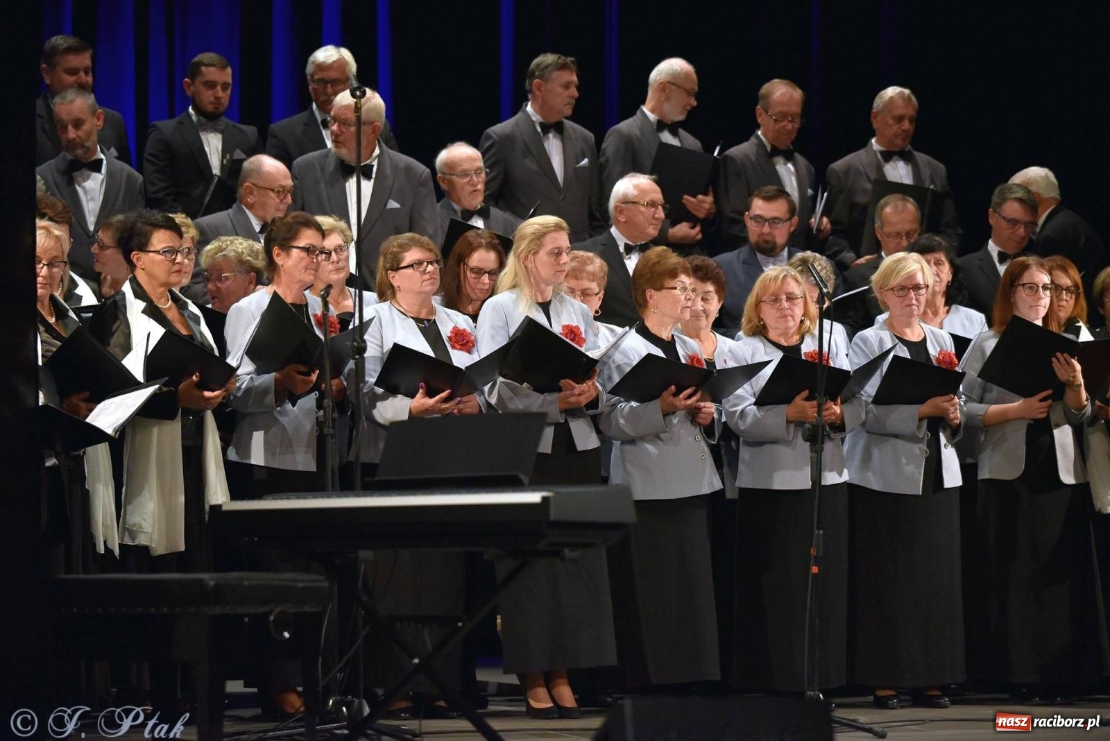Zdjęcie w galerii na portalu naszraciborz.pl: Co nam w duszy gra. Koncert muzyki chóralnej w Strzesze wiadomości z regionu