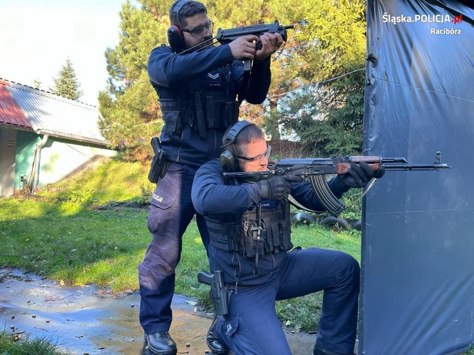 Zdjęcie w galerii na portalu naszraciborz.pl: Tak raciborscy policjanci ćwiczą umiejętności strzeleckie [FOTO] wiadomości z regionu