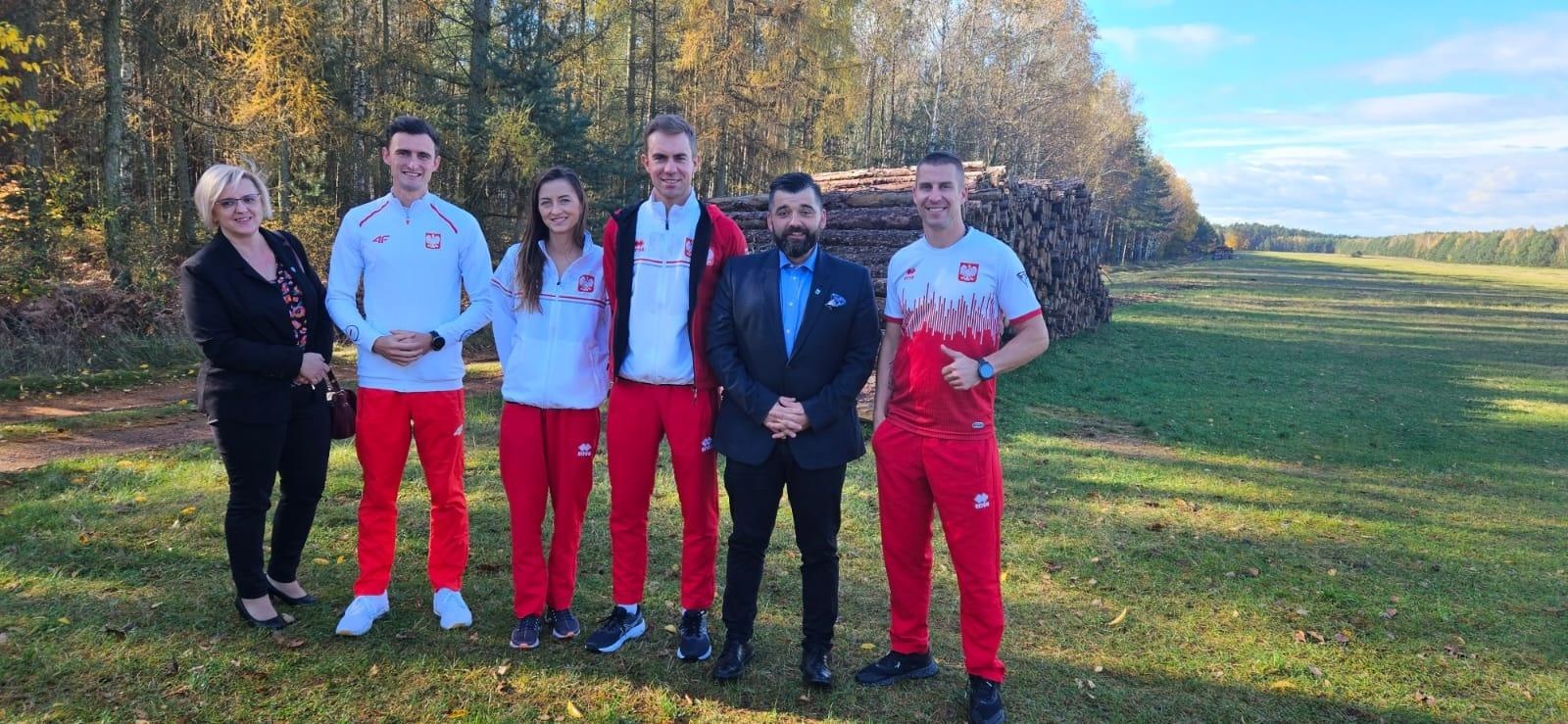 Zdjęcie w galerii na portalu naszraciborz.pl: Jedna armia, wiele możliwości. Młodzi mundurowi i gwiazdy sportu w Kuźni Raciborskiej wiadomości z regionu