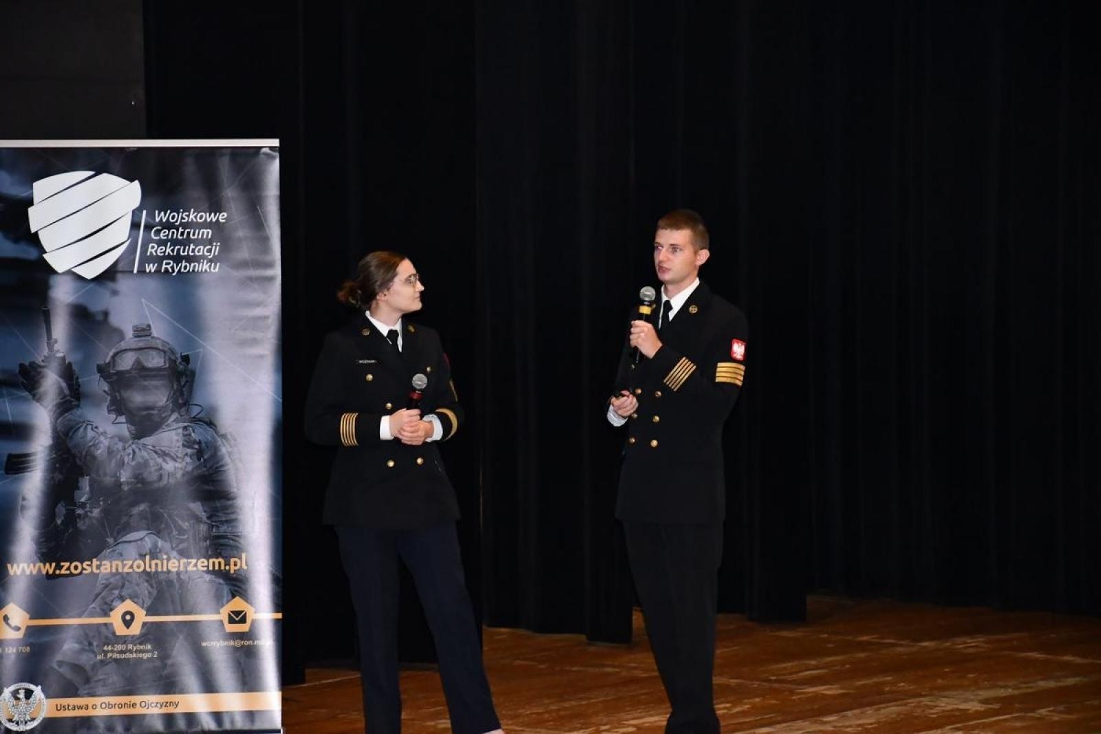 Zdjęcie w galerii na portalu naszraciborz.pl: Jedna armia, wiele możliwości. Młodzi mundurowi i gwiazdy sportu w Kuźni Raciborskiej wiadomości z regionu