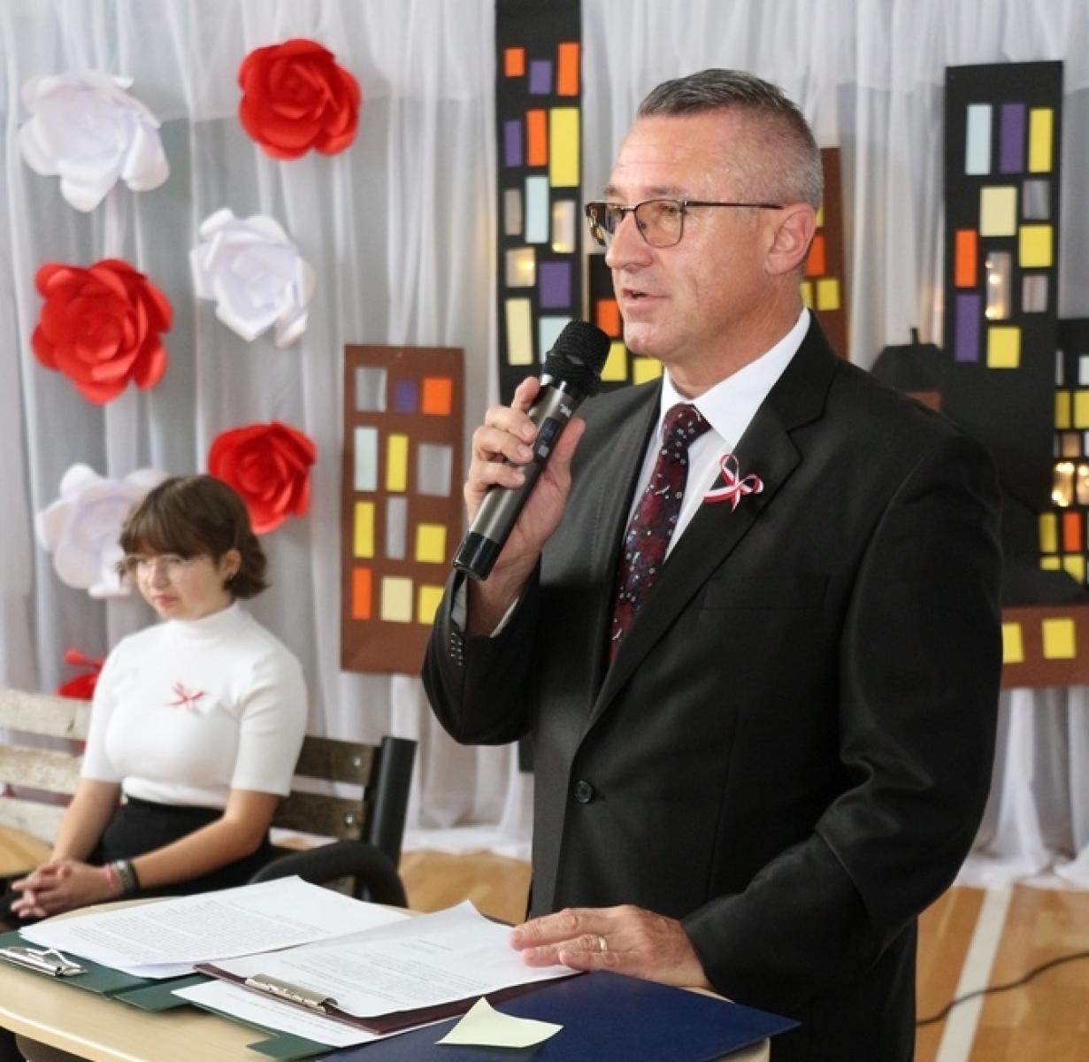 Zdjęcie w galerii na portalu naszraciborz.pl: ZSP w Kobyli ma patrona. To Janusz Korczak wiadomości z regionu