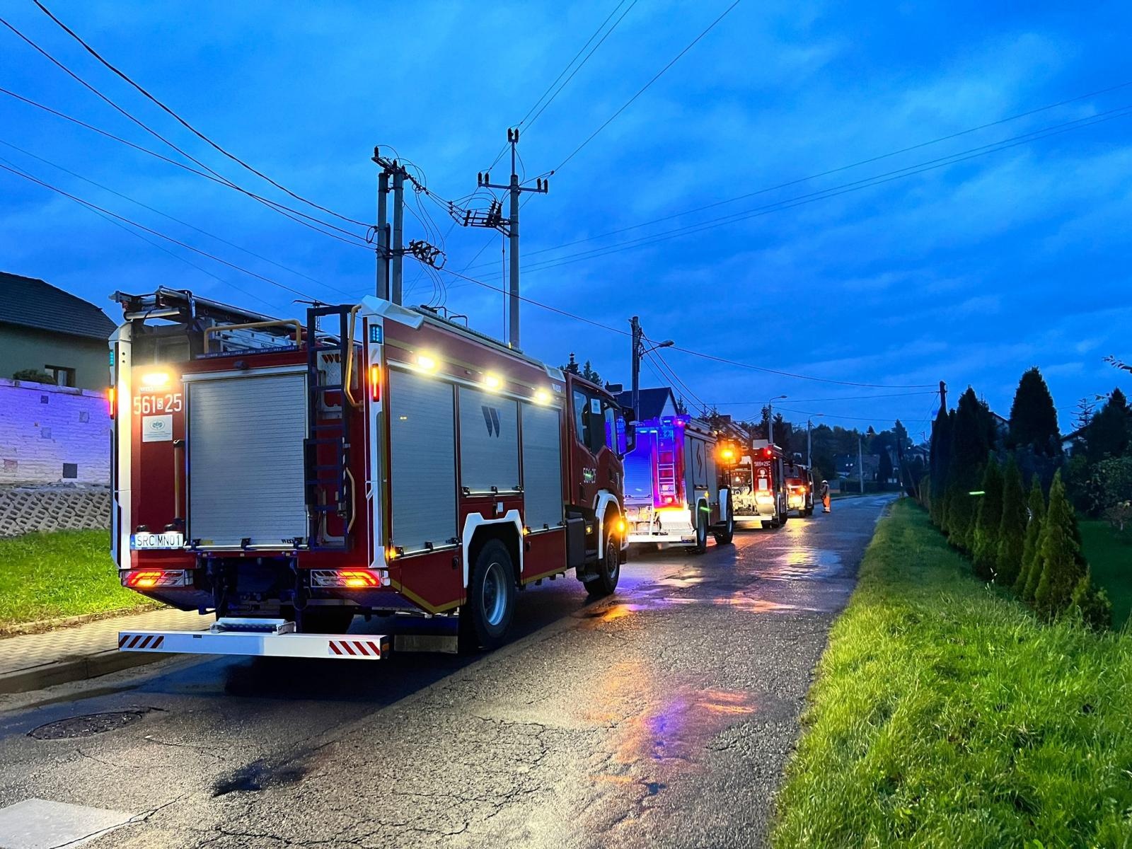 Zdjęcie w galerii na portalu naszraciborz.pl: Strażacka akcja przy Pogrzebieńskiej. Paliło się jacuzzi wiadomości z regionu