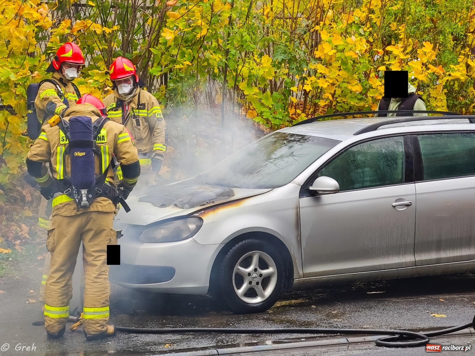 Zdjęcie w galerii na portalu naszraciborz.pl: Pożar volkswagena przy Kolejowej [FOTO] wiadomości z regionu