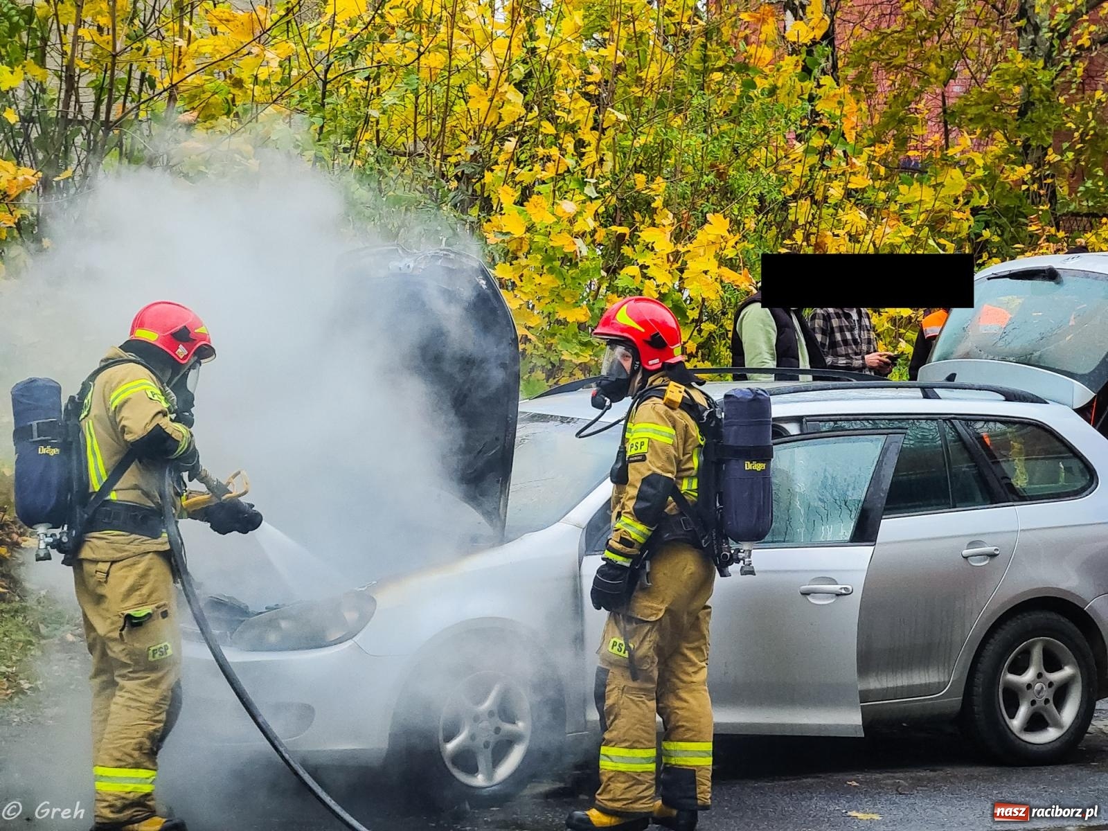 Zdjęcie w galerii na portalu naszraciborz.pl: Pożar volkswagena przy Kolejowej [FOTO] wiadomości z regionu