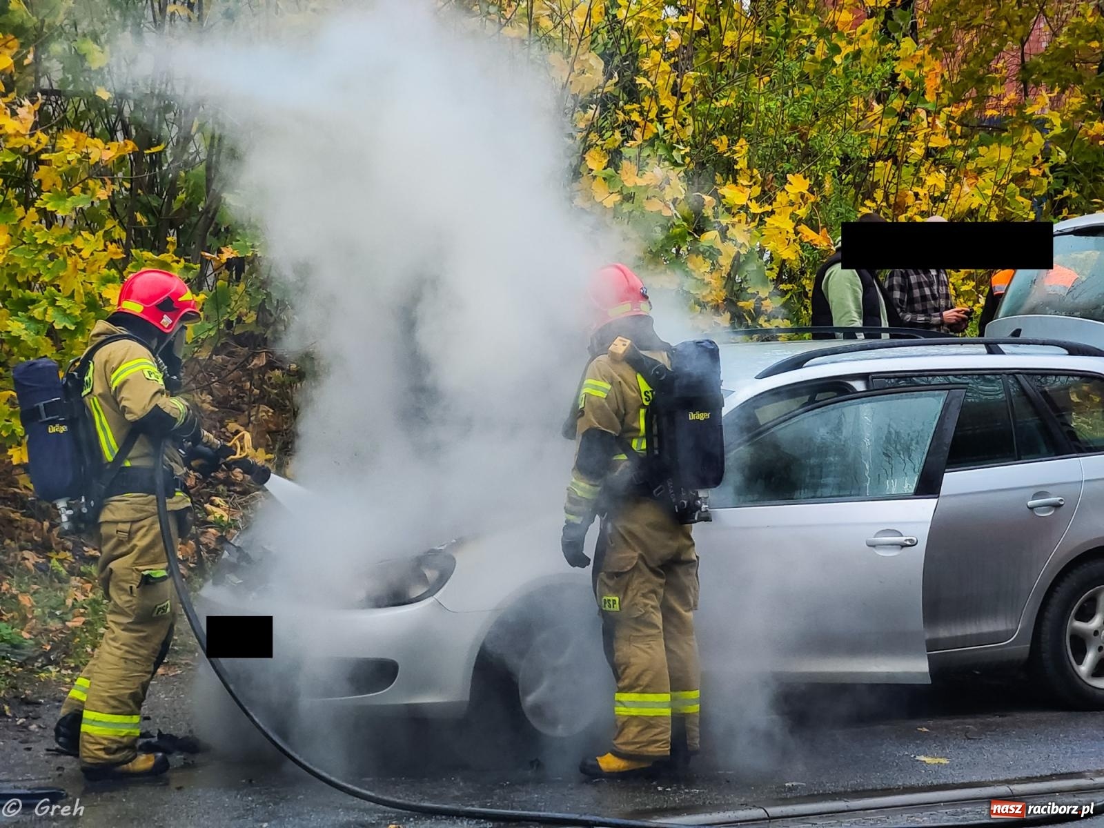Zdjęcie w galerii na portalu naszraciborz.pl: Pożar volkswagena przy Kolejowej [FOTO] wiadomości z regionu