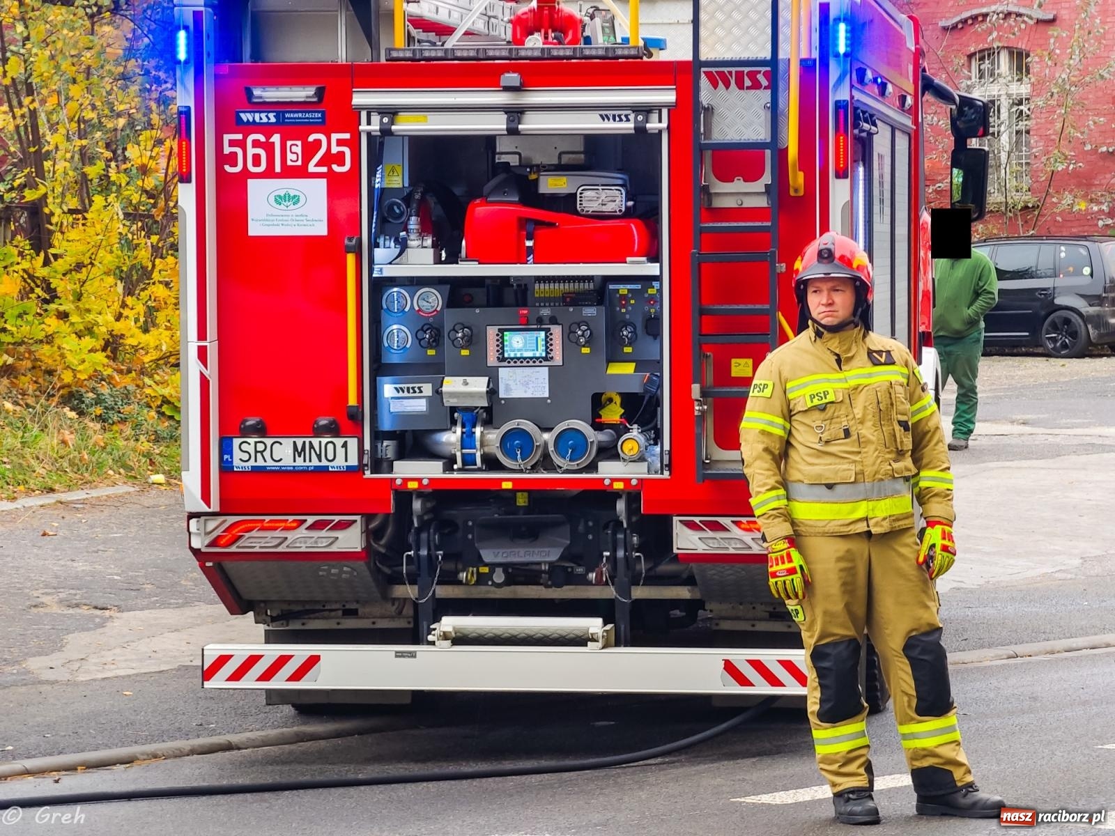 Zdjęcie w galerii na portalu naszraciborz.pl: Pożar volkswagena przy Kolejowej [FOTO] wiadomości z regionu