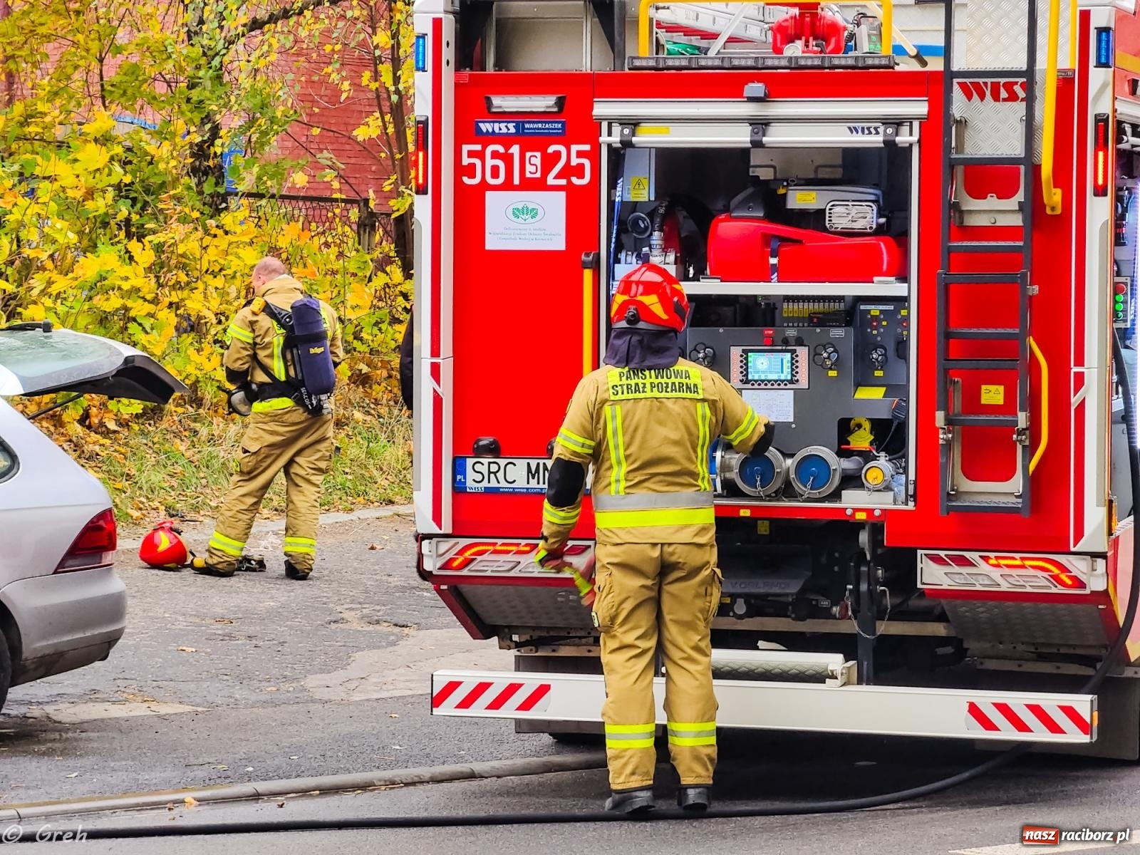 Zdjęcie w galerii na portalu naszraciborz.pl: Pożar volkswagena przy Kolejowej [FOTO] wiadomości z regionu