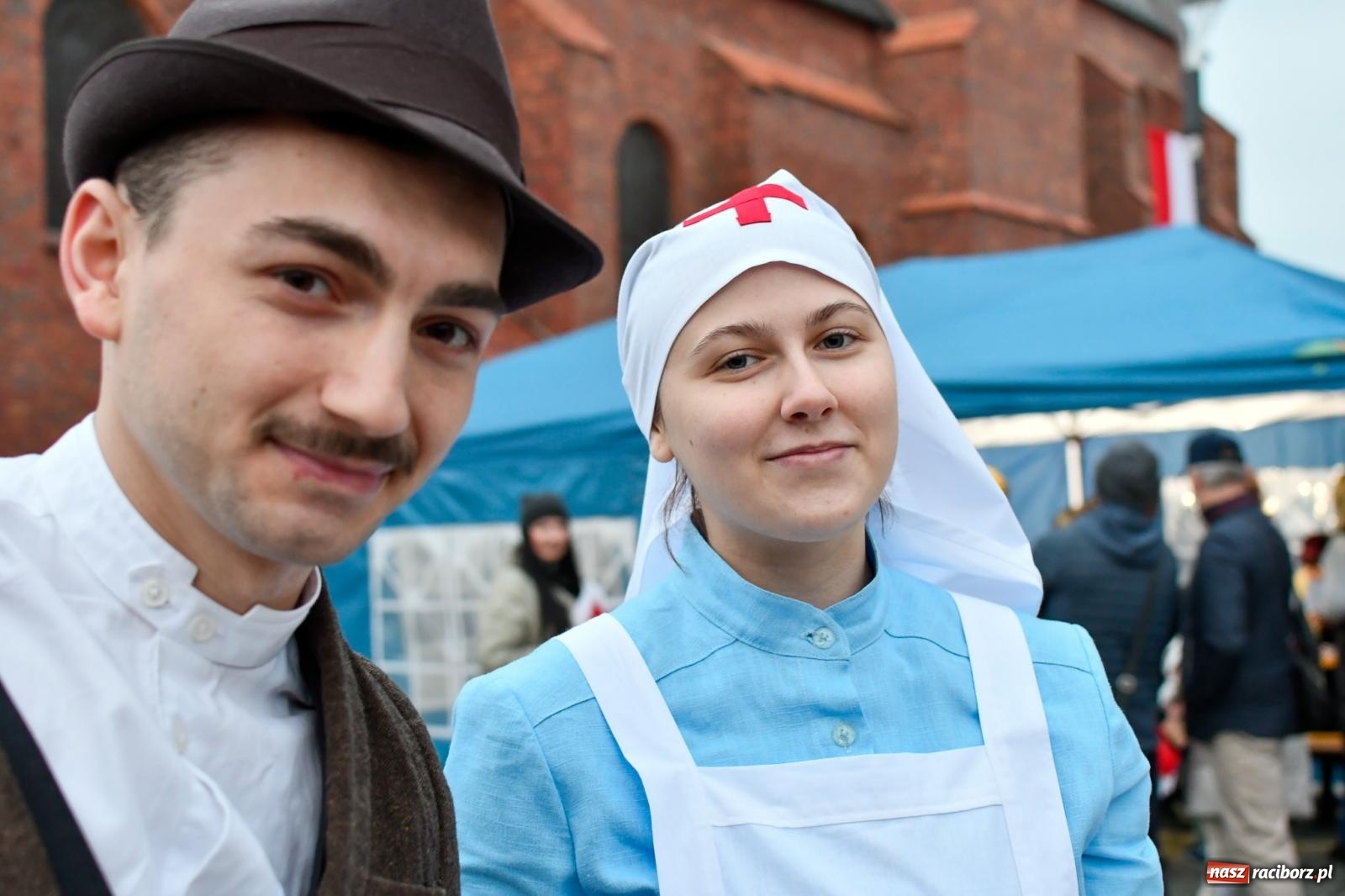 Zdjęcie w galerii na portalu naszraciborz.pl: Piknik NIEPODLEGŁA na raciborskim Rynku wiadomości z regionu