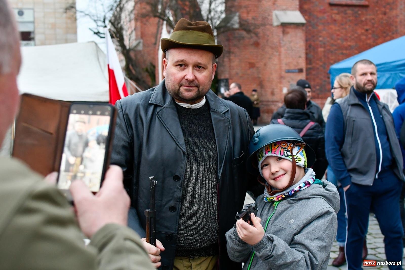 Zdjęcie w galerii na portalu naszraciborz.pl: Piknik NIEPODLEGŁA na raciborskim Rynku wiadomości z regionu