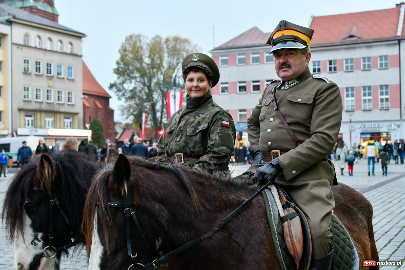 Zdjęcie w galerii na portalu naszraciborz.pl: Piknik NIEPODLEGŁA na raciborskim Rynku wiadomości z regionu