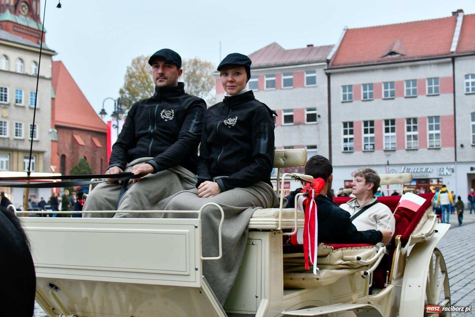 Zdjęcie w galerii na portalu naszraciborz.pl: Piknik NIEPODLEGŁA na raciborskim Rynku wiadomości z regionu