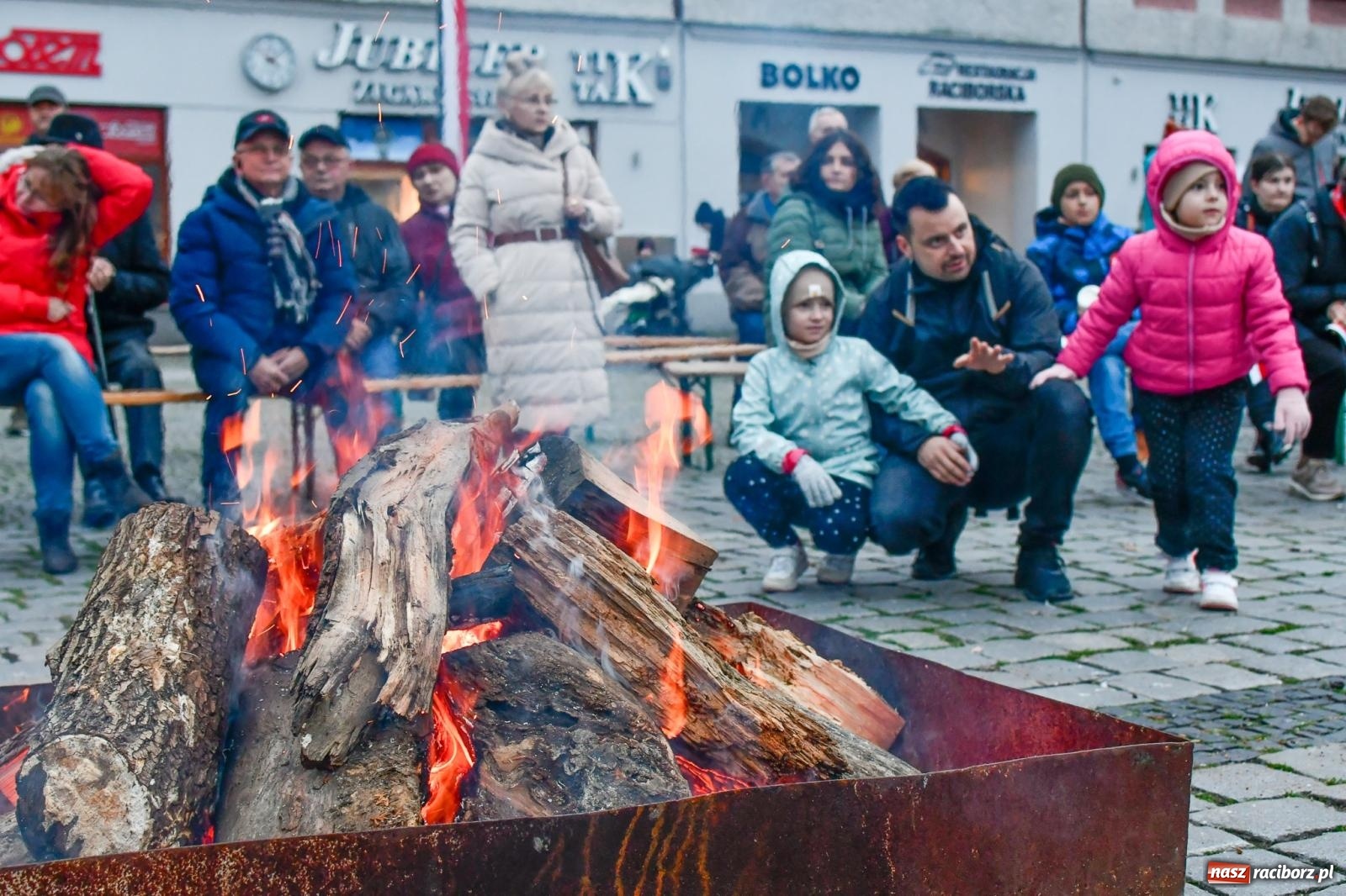 Zdjęcie w galerii na portalu naszraciborz.pl: Piknik NIEPODLEGŁA na raciborskim Rynku wiadomości z regionu