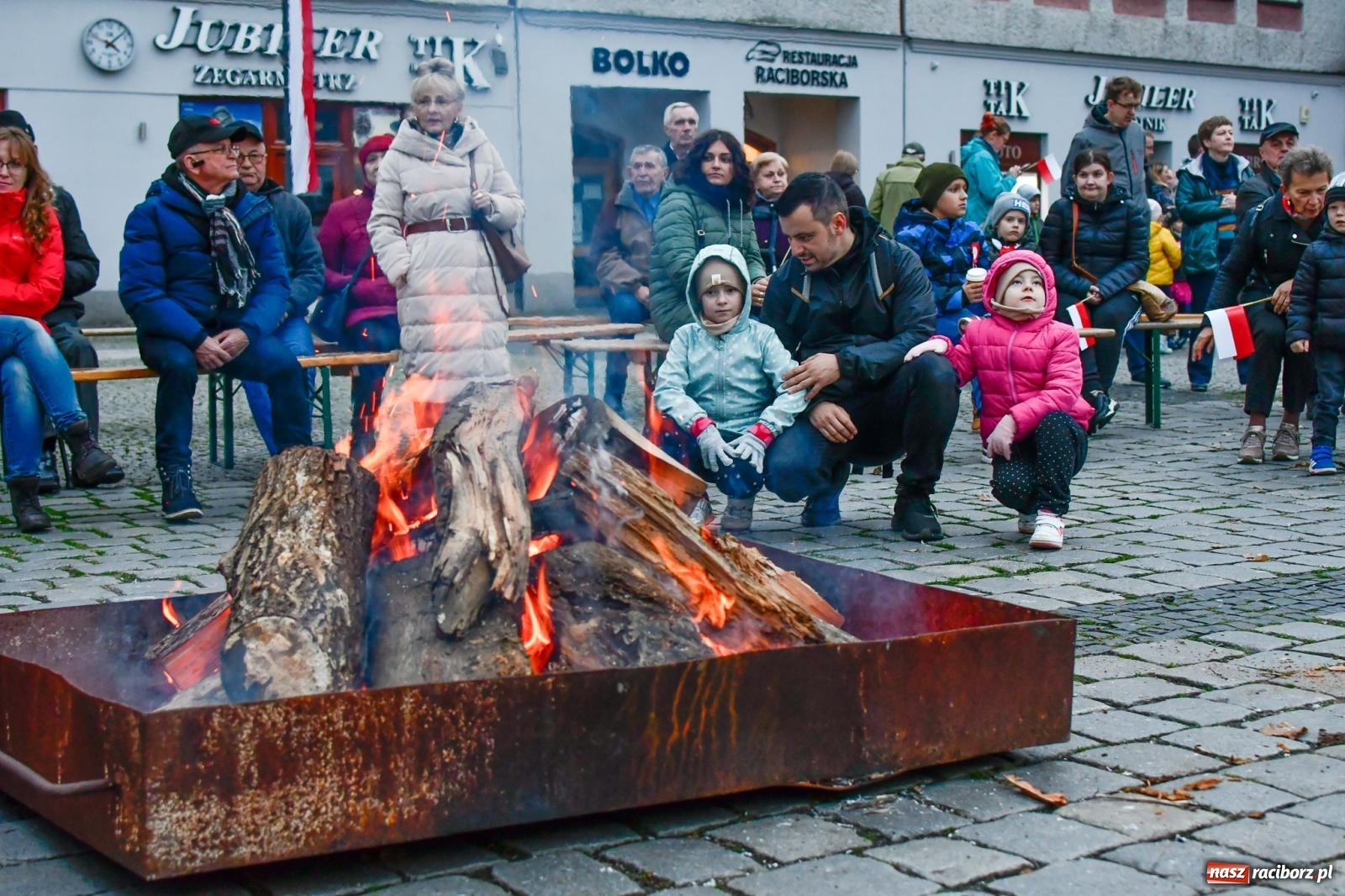 Zdjęcie w galerii na portalu naszraciborz.pl: Piknik NIEPODLEGŁA na raciborskim Rynku wiadomości z regionu