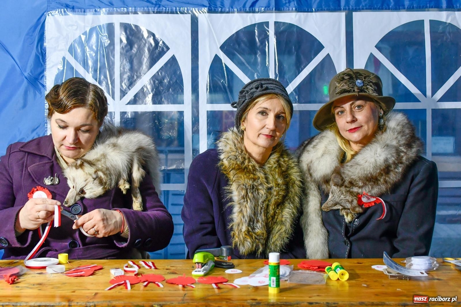 Zdjęcie w galerii na portalu naszraciborz.pl: Piknik NIEPODLEGŁA na raciborskim Rynku wiadomości z regionu