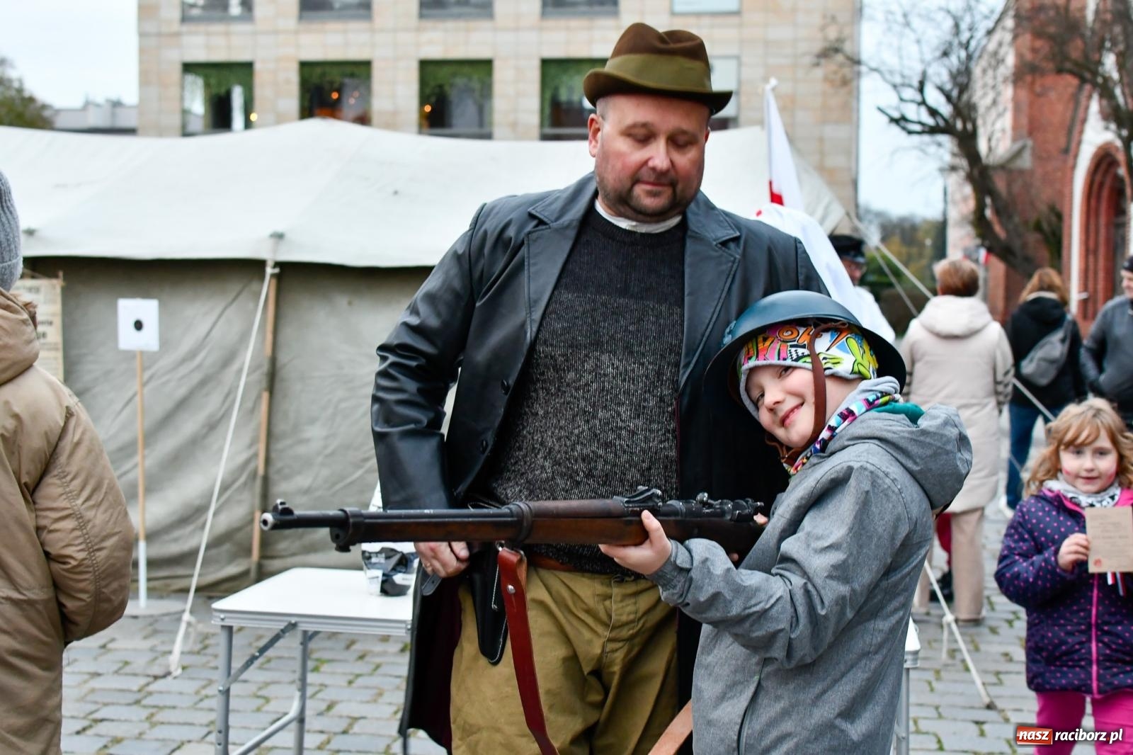 Zdjęcie w galerii na portalu naszraciborz.pl: Piknik NIEPODLEGŁA na raciborskim Rynku wiadomości z regionu