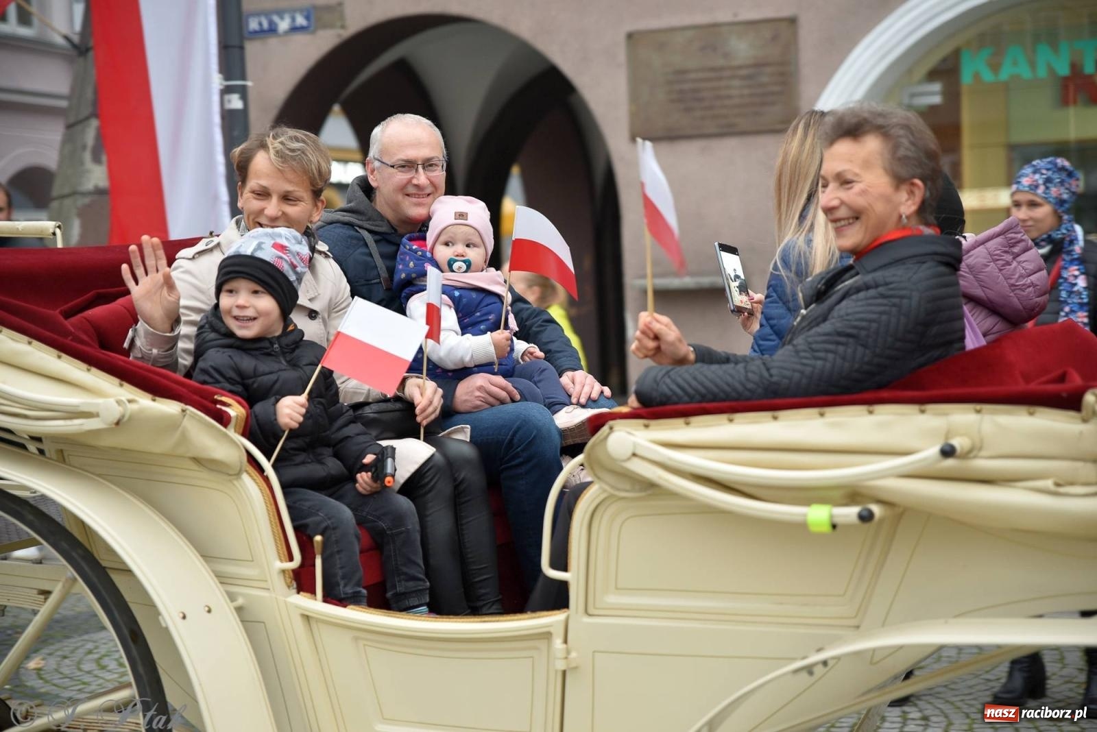 Zdjęcie w galerii na portalu naszraciborz.pl: Listopadowy raciborski wieczór z pieśnią patriotyczną [FOTO i WIDEO] wiadomości z regionu
