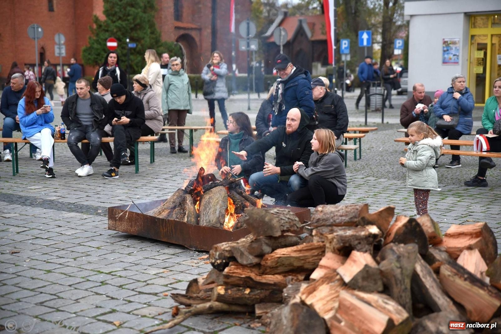 Zdjęcie w galerii na portalu naszraciborz.pl: Listopadowy raciborski wieczór z pieśnią patriotyczną [FOTO i WIDEO] wiadomości z regionu