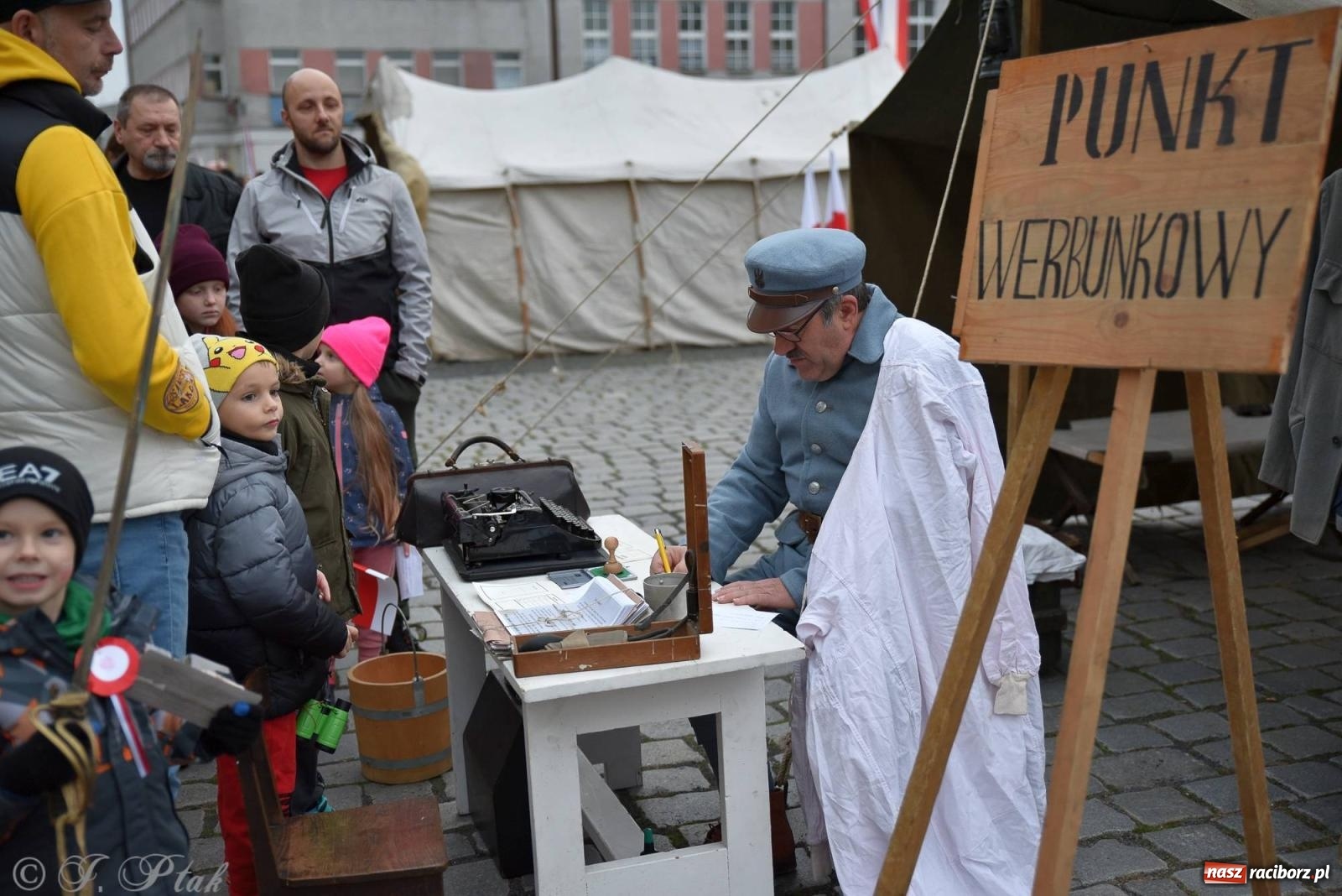 Zdjęcie w galerii na portalu naszraciborz.pl: Listopadowy raciborski wieczór z pieśnią patriotyczną [FOTO i WIDEO] wiadomości z regionu