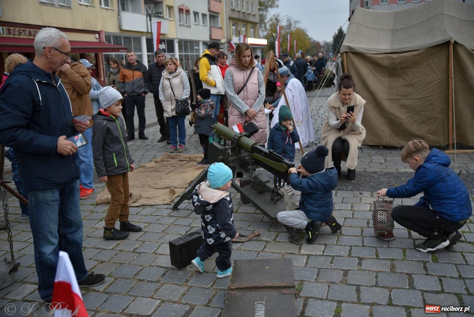 Zdjęcie w galerii na portalu naszraciborz.pl: Listopadowy raciborski wieczór z pieśnią patriotyczną [FOTO i WIDEO] wiadomości z regionu